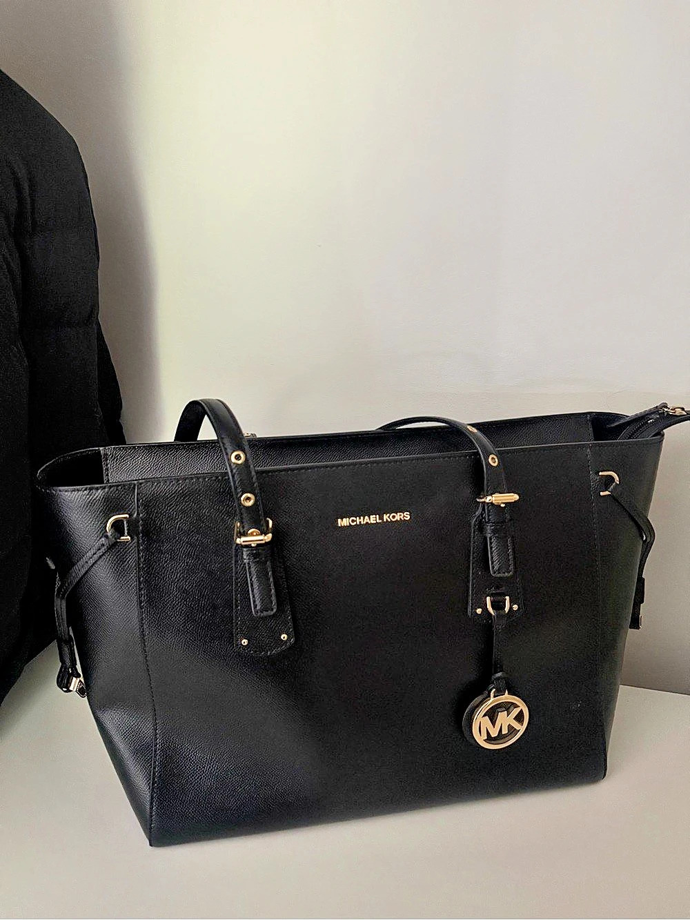 Michael Kors Jet Set Travel Medium Top-Zip Tote Black